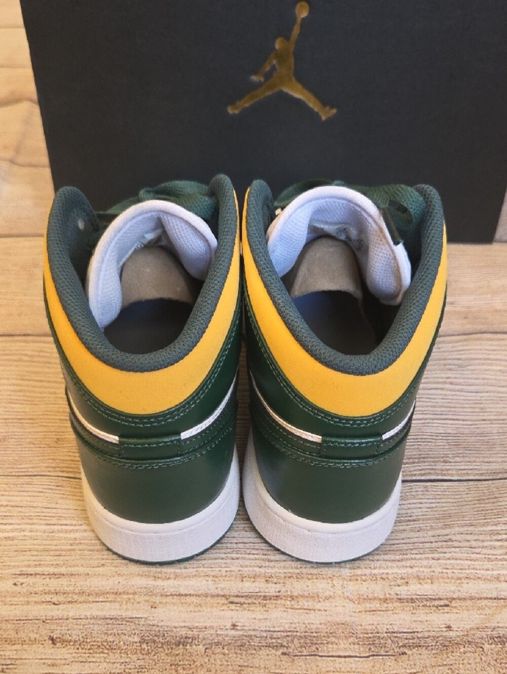 Nike Air Jordan 1 Mid Noble Green Pollen White - Picture 5 of 7